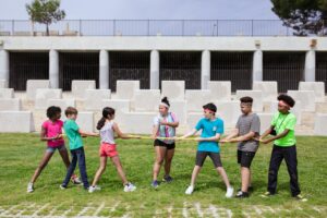 niños jugando en campamento